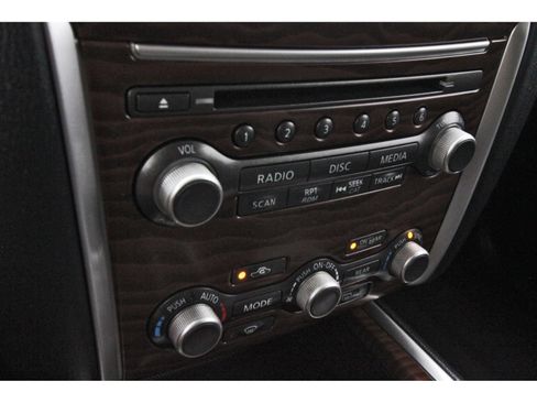 Used 2020 Nissan Pathfinder Platinum FWD image 29