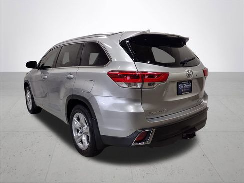 Used 2019 Toyota Highlander Limited image 11