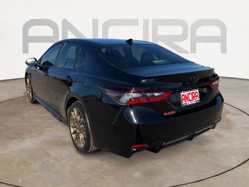 Used 2023 Toyota Camry SE image 9