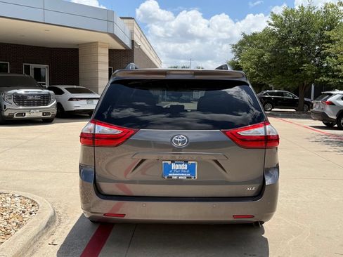 Used 2015 Toyota Sienna XLE w/ XLE Navigation Package FWD image 6