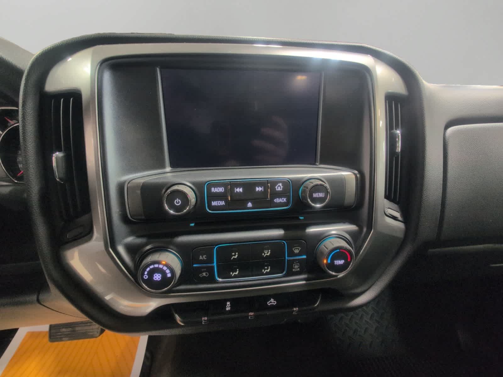 Used 2018 Chevrolet Silverado 1500 LT w/ LT Convenience Package AWD/4WD image 11