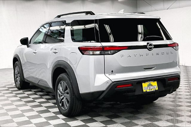 Used 2025 Nissan Pathfinder SV FWD image 2