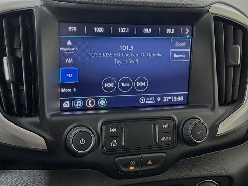 Used 2024 GMC Terrain SLT image 14