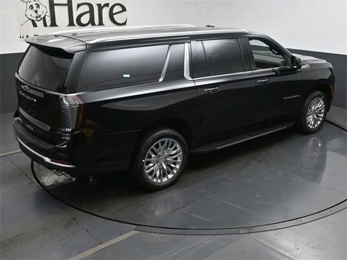 New 2026 Chevrolet Suburban High Country image 14