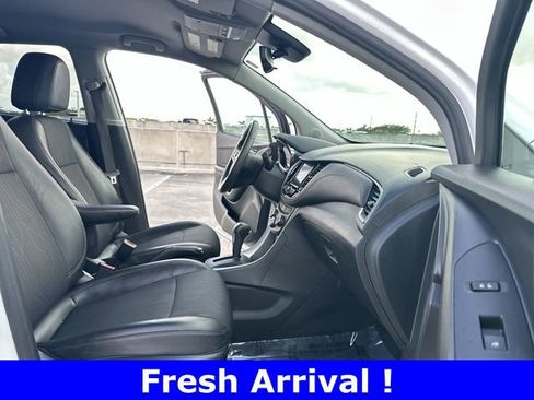 Used 2022 Chevrolet Trax LT w/ LT Convenience Package image 29