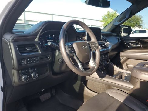 Used 2022 Chevrolet Tahoe Z71 w/ Luxury Package AWD/4WD image 17