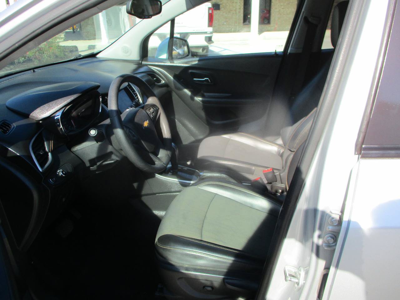 Used 2021 Chevrolet Trax LT FWD image 13
