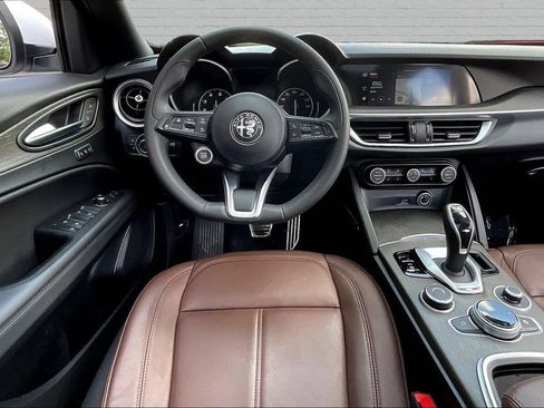 Used 2022 Alfa Romeo Stelvio Ti AWD/4WD image 8