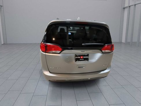 Used 2019 Chrysler Pacifica Limited image 7