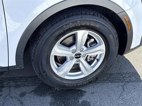 Used 2024 Kia Sorento LX image 7
