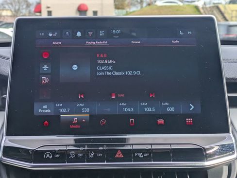 Used 2025 Jeep Compass Limited image 19