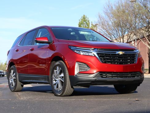 Used 2023 Chevrolet Equinox LT image 1