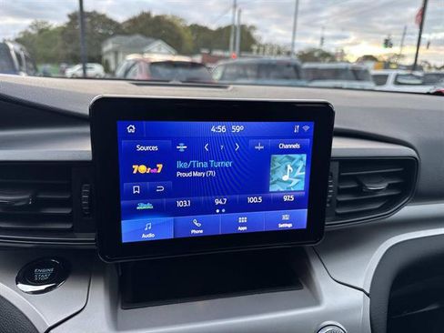 Used 2022 Ford Explorer XLT image 36