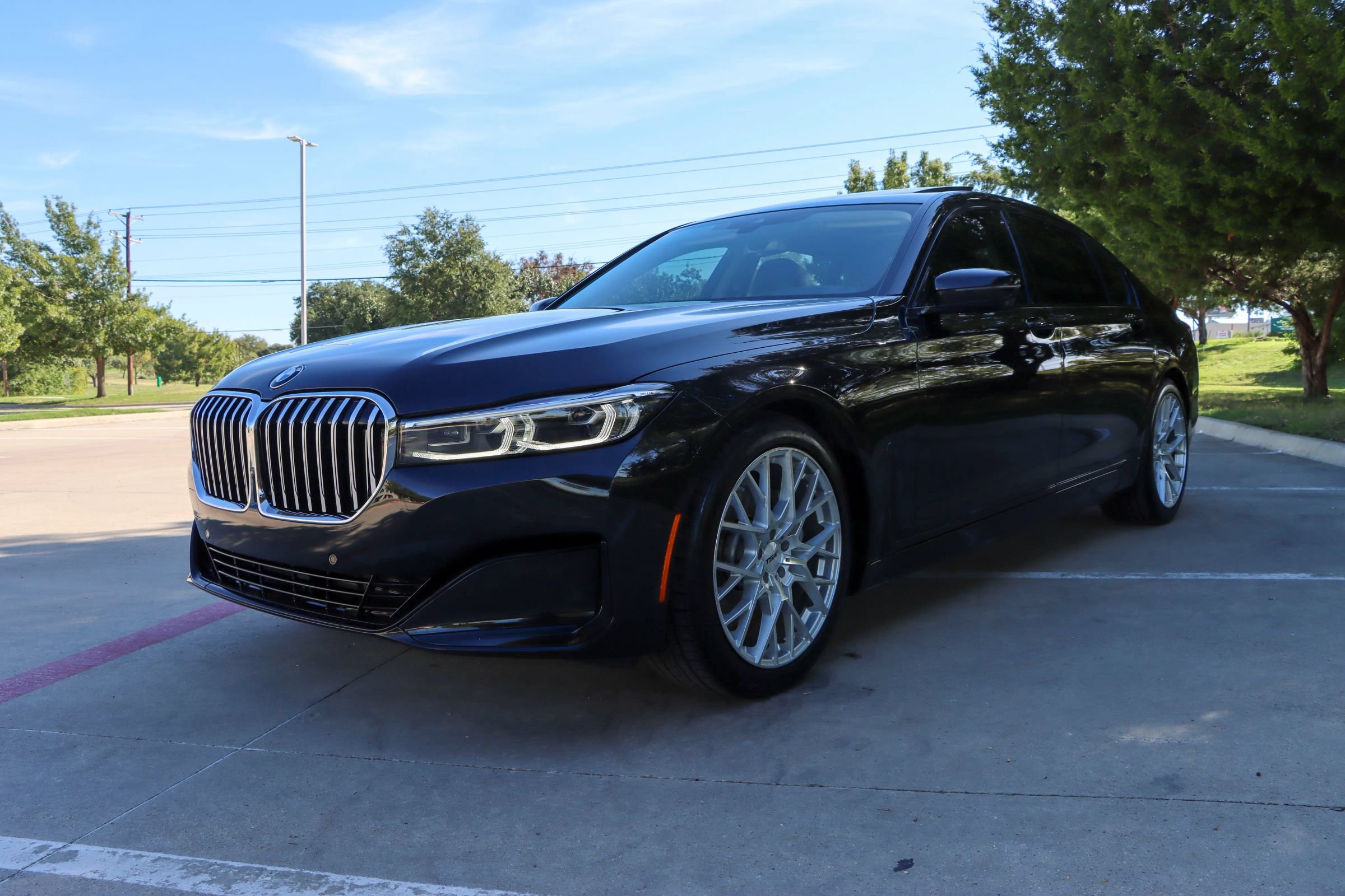 Used 2020 BMW 740i w/ Premium Package RWD image 3
