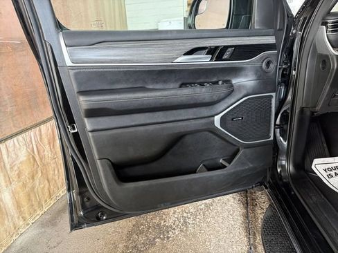 Used 2024 Jeep Wagoneer L Series II w/ Flexible Seating Group AWD/4WD image 13
