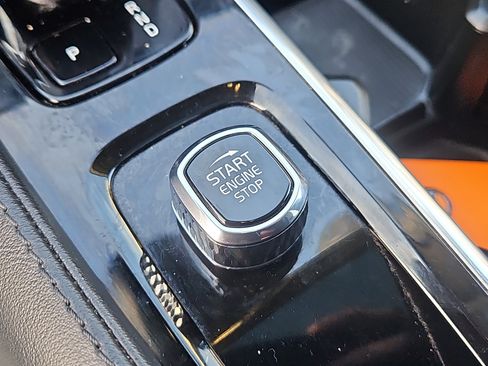 Used 2024 Volvo XC90 B6 Plus image 18