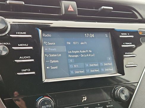 Used 2018 Toyota Camry SE FWD image 13