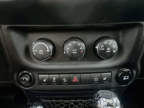 Used 2014 Jeep Wrangler Unlimited Sahara w/ Connectivity Group AWD/4WD image 15
