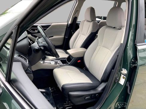 Certified 2023 Subaru Forester Premium AWD/4WD image 9