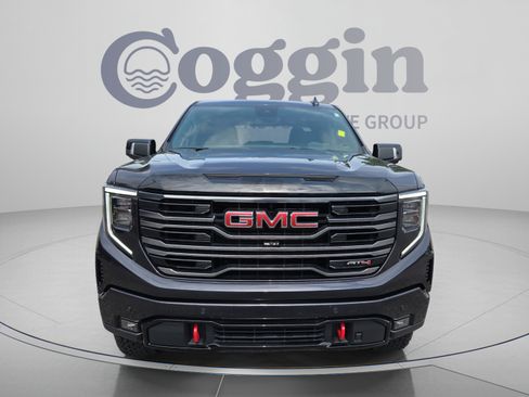 Certified 2025 GMC Sierra 1500 AT4 w/ Technology Package AWD/4WD image 8