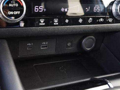 Used 2024 Mitsubishi Outlander 4WD Plug-In Hybrid image 20