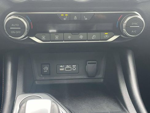 Used 2025 Nissan Sentra SR w/ SR Premium Package image 28