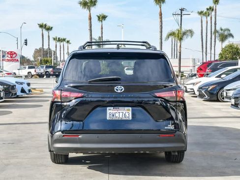 Used 2021 Toyota Sienna XLE w/ XLE Plus Package image 8