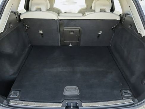 Used 2023 Volvo XC60 B5 Plus FWD image 21
