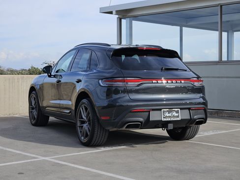 Certified 2025 Porsche Macan image 3