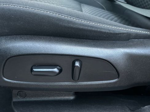 Used 2019 GMC Acadia SLE image 35