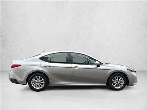 Used 2025 Toyota Camry LE image 4