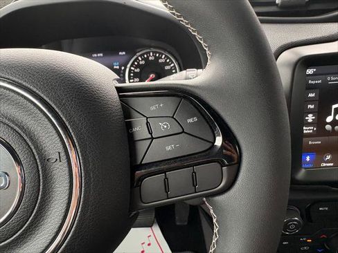 Certified 2021 Jeep Renegade Latitude AWD/4WD image 18