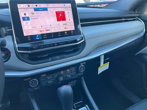New 2025 Jeep Compass Limited w/ Elite Group AWD/4WD image 8