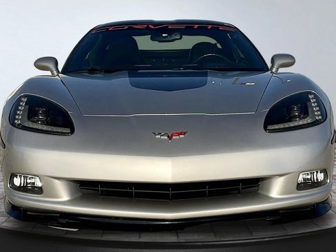 Used 2005 Chevrolet Corvette Coupe w/ Preferred Equipment Group RWD image 2