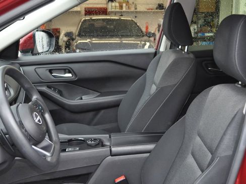 Used 2024 Nissan Rogue SV image 5