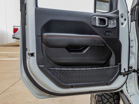 Used 2025 Jeep Wrangler Unlimited Rubicon AWD/4WD image 35