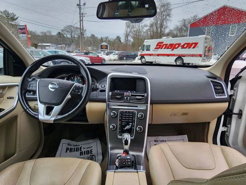 Used 2015 Volvo XC60 T6 Platinum image 17