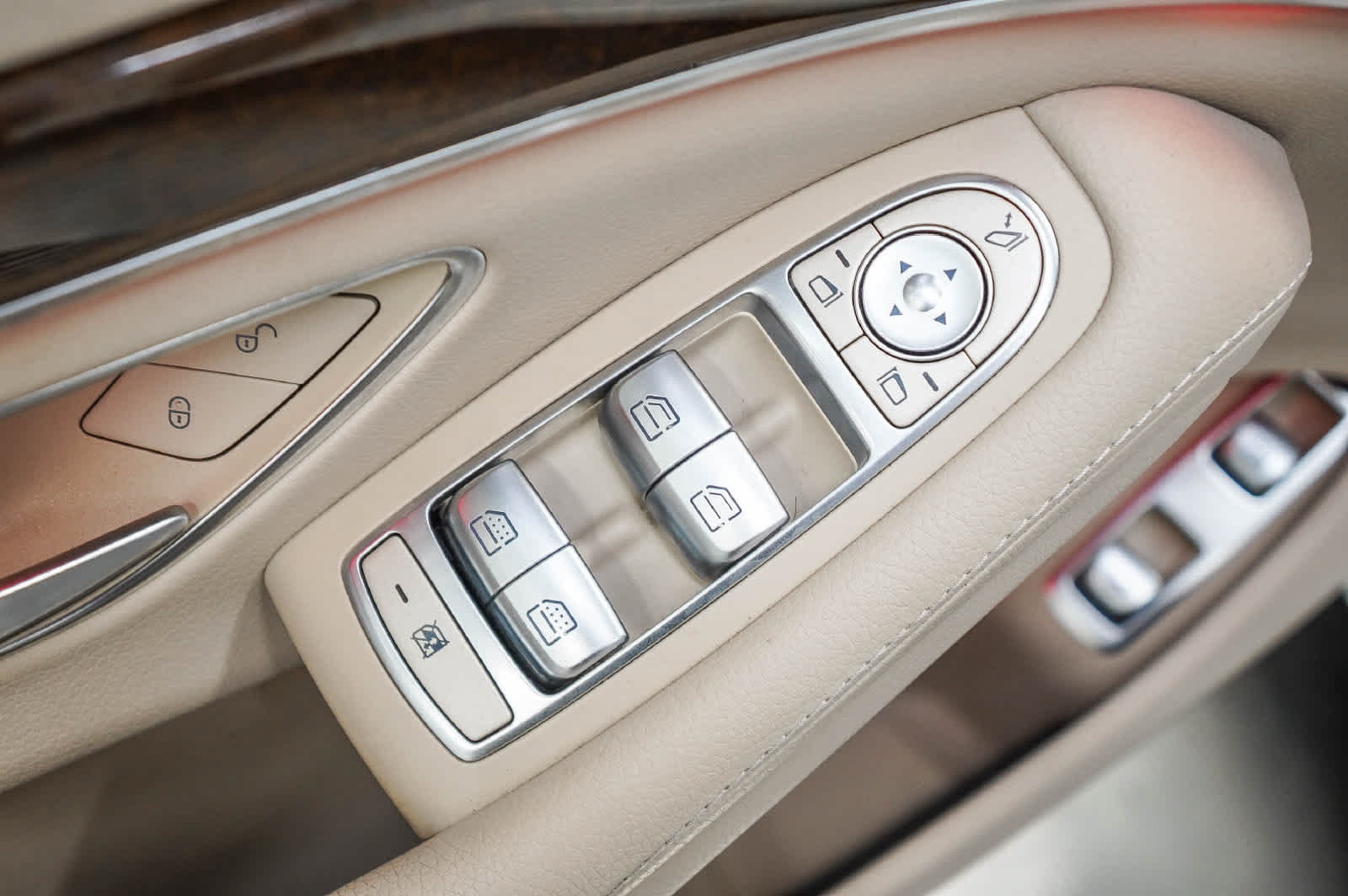 Used 2017 Mercedes-Benz S 550e image 19