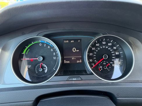 Used 2016 Volkswagen e-Golf SEL Premium image 29