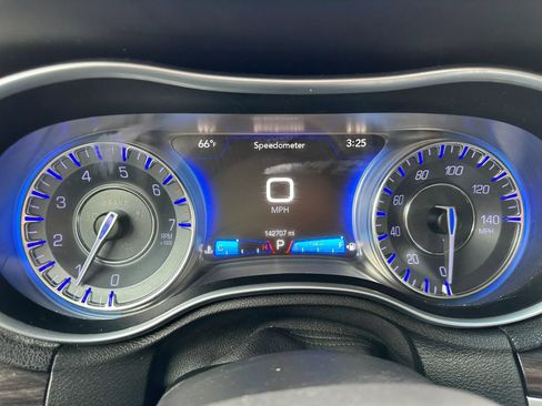 Used 2015 Chrysler 300 Limited image 24