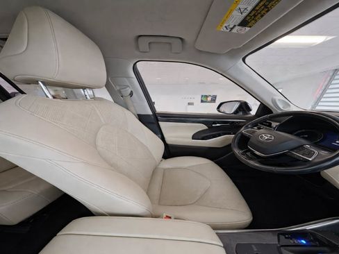 Used 2021 Toyota Highlander Platinum AWD/4WD image 10