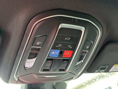 New 2026 Jeep Grand Cherokee Altitude image 13