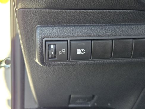 Used 2025 Toyota Corolla SE image 18