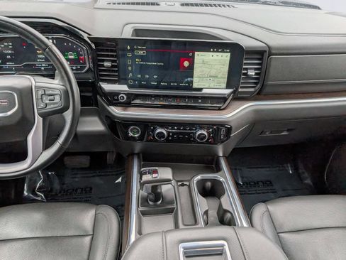 Certified 2022 GMC Sierra 1500 SLT w/ SLT Convenience Package image 17