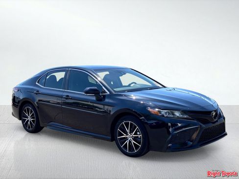 Used 2023 Toyota Camry SE FWD image 7