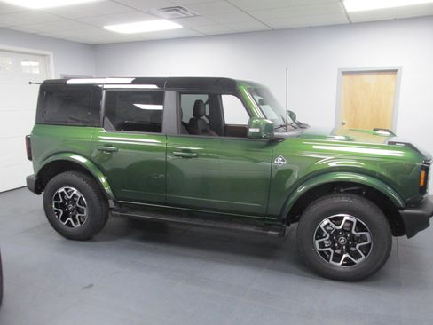 New 2024 Ford Bronco Outer Banks AWD/4WD image 3