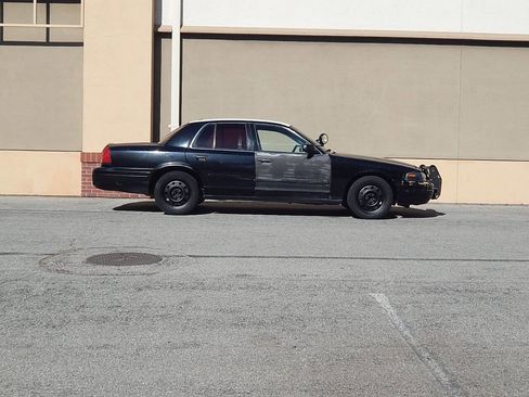 Used 2007 Ford Crown Victoria Police Interceptor image 2