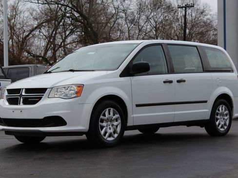 Used 2016 Dodge Grand Caravan American Value Package image 3