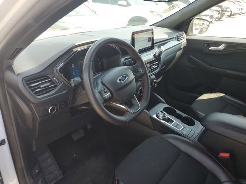 Used 2025 Ford Escape ST-Line FWD image 2