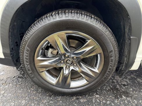 Used 2019 Toyota Highlander Limited image 10